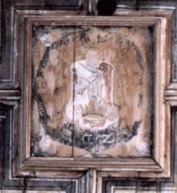 A templom donátorát, Szövérdi Gáspár Jánost megörökítõ kazetta kiemelkedik a többiek közül. Az évszám rajta :1625 